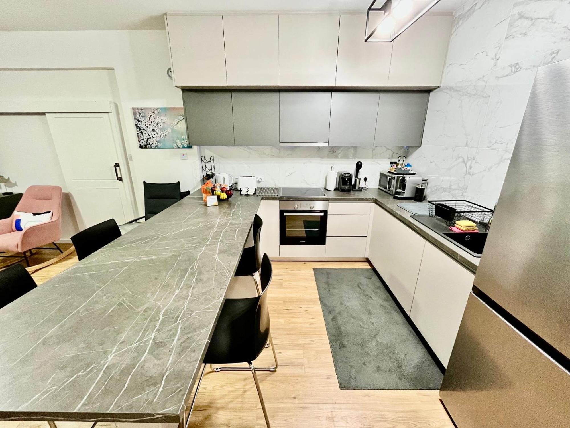 Modern Apartment Near Mckenzie Beach Larnaca Esterno foto